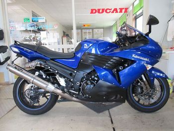 ZZR1400/ZX-14/カワサキ ETC,赤キー、ノジママフラー、社外スクリーン