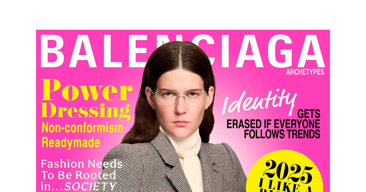 バレンシアガ」での10年。デムナの軌跡を追う展覧会「BALENCIAGA BY