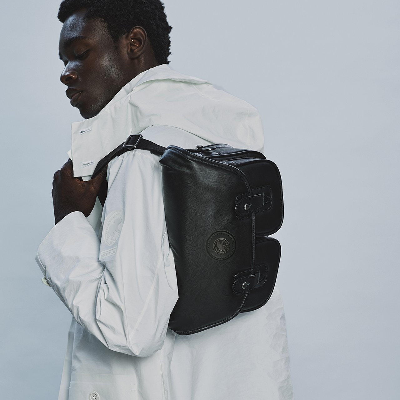 大人のショルダーバッグ】「ハンティング・ワールド」の名品が進化