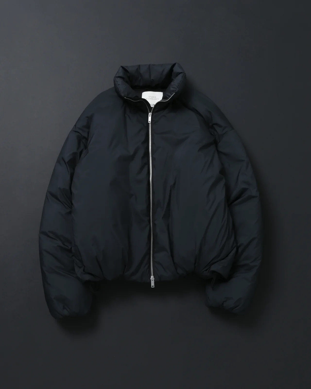 ダウンぽくない黒ダウン】モコモコしてないすっきり顔。この冬買うべき