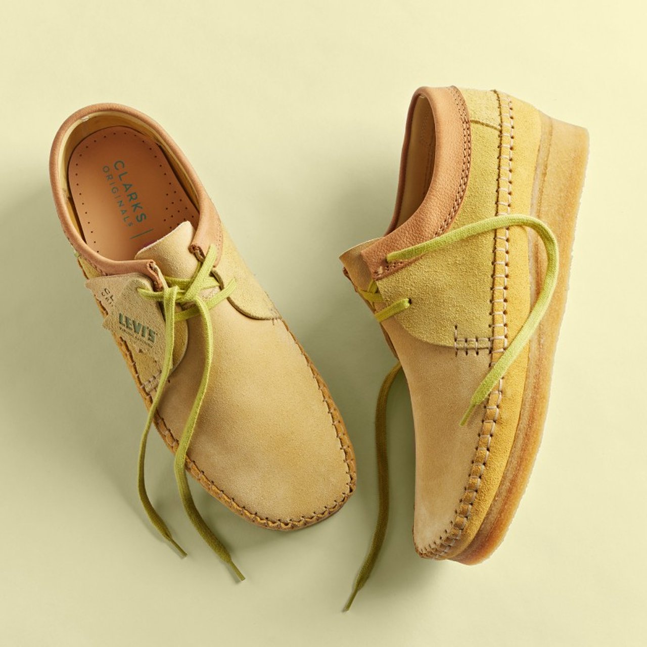 リーバイスとコラボ！ クラークスの3大名品靴「定番カラーじゃないほう