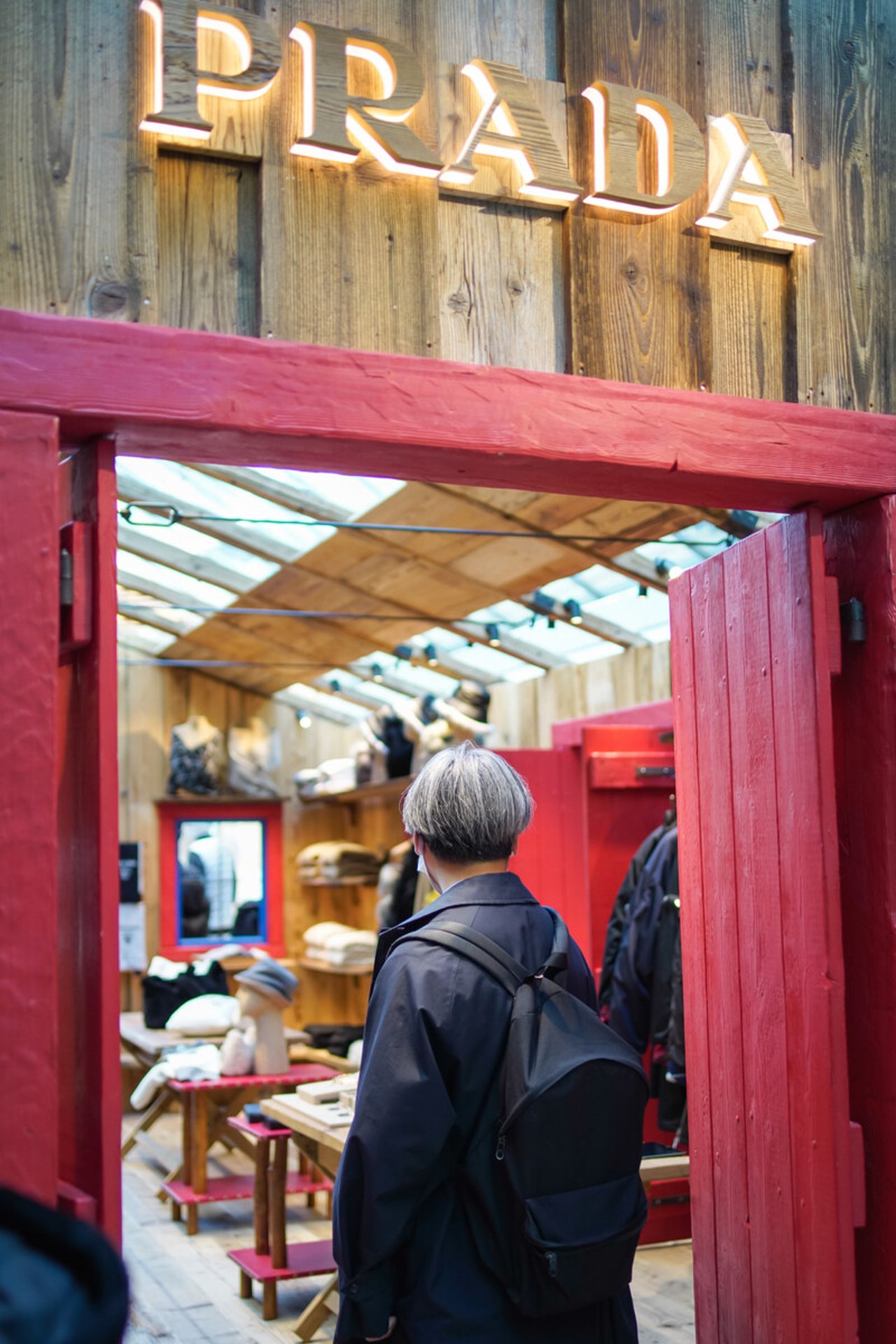 限定ノルディックニットが可愛い。プラダが六本木ヒルズに「山小屋