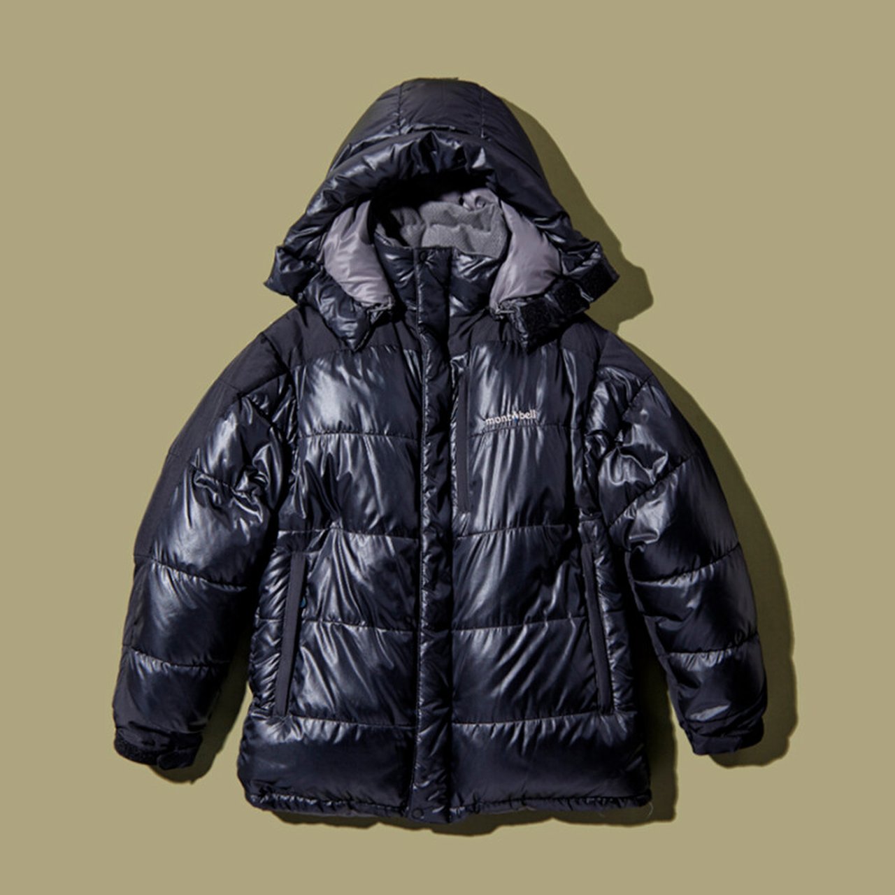 随一の軽さ、保温性もバッチリな「モンベル」の黒ダウン【全部試した