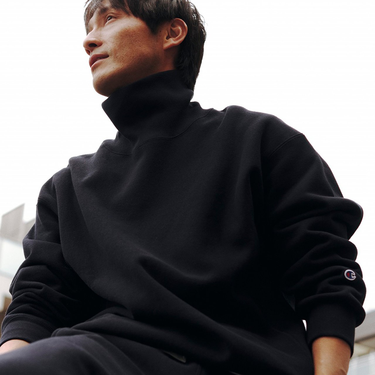 差がつく大人のスウェット】狙い目はダークネイビー。チャンピオン