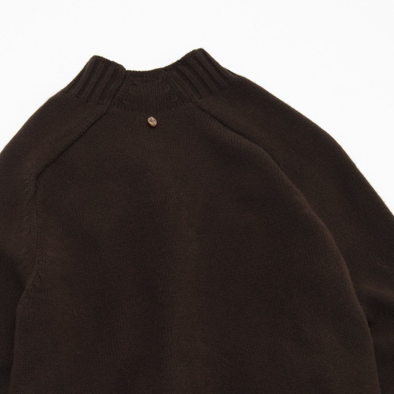 買ってよかった】この冬のヘビロテ決定。深いコーヒー色のニットはハグ