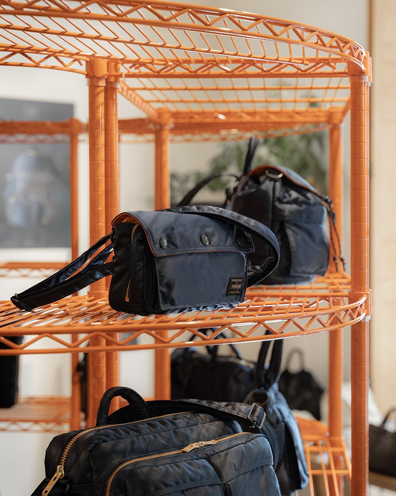 大人のポーター】8月2日発売。サステナブルな「タンカー」に待望の新色