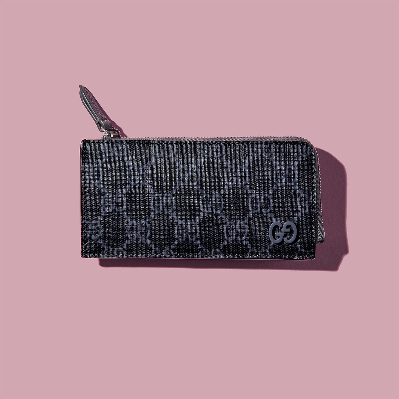 GUCCI】GGパターンの財布＆ミニバッグに、旬の「薄底」スニーカーも