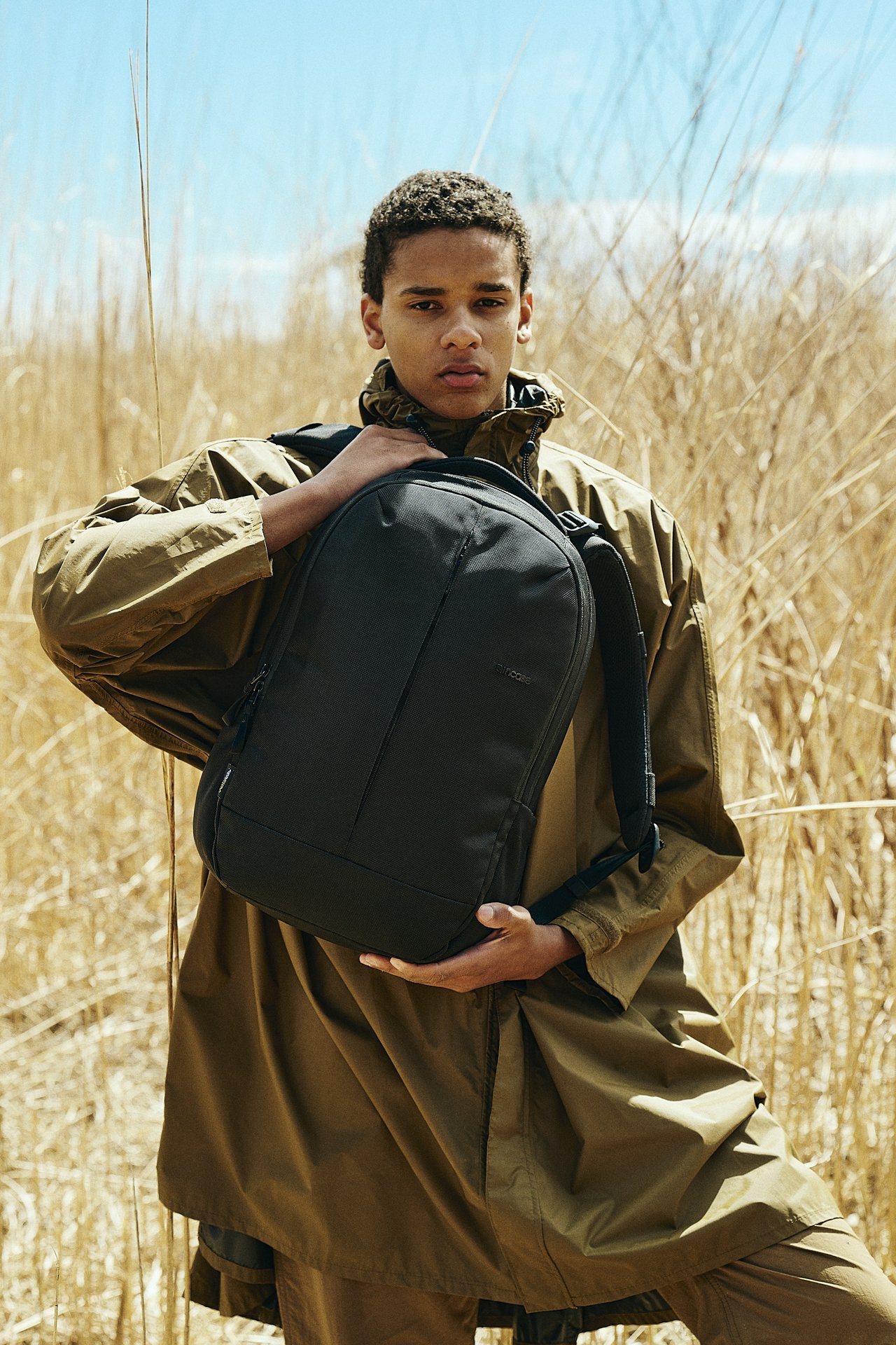 おしゃれな大人のPCバッグ】Apple公式パートナー「インケース」の新作