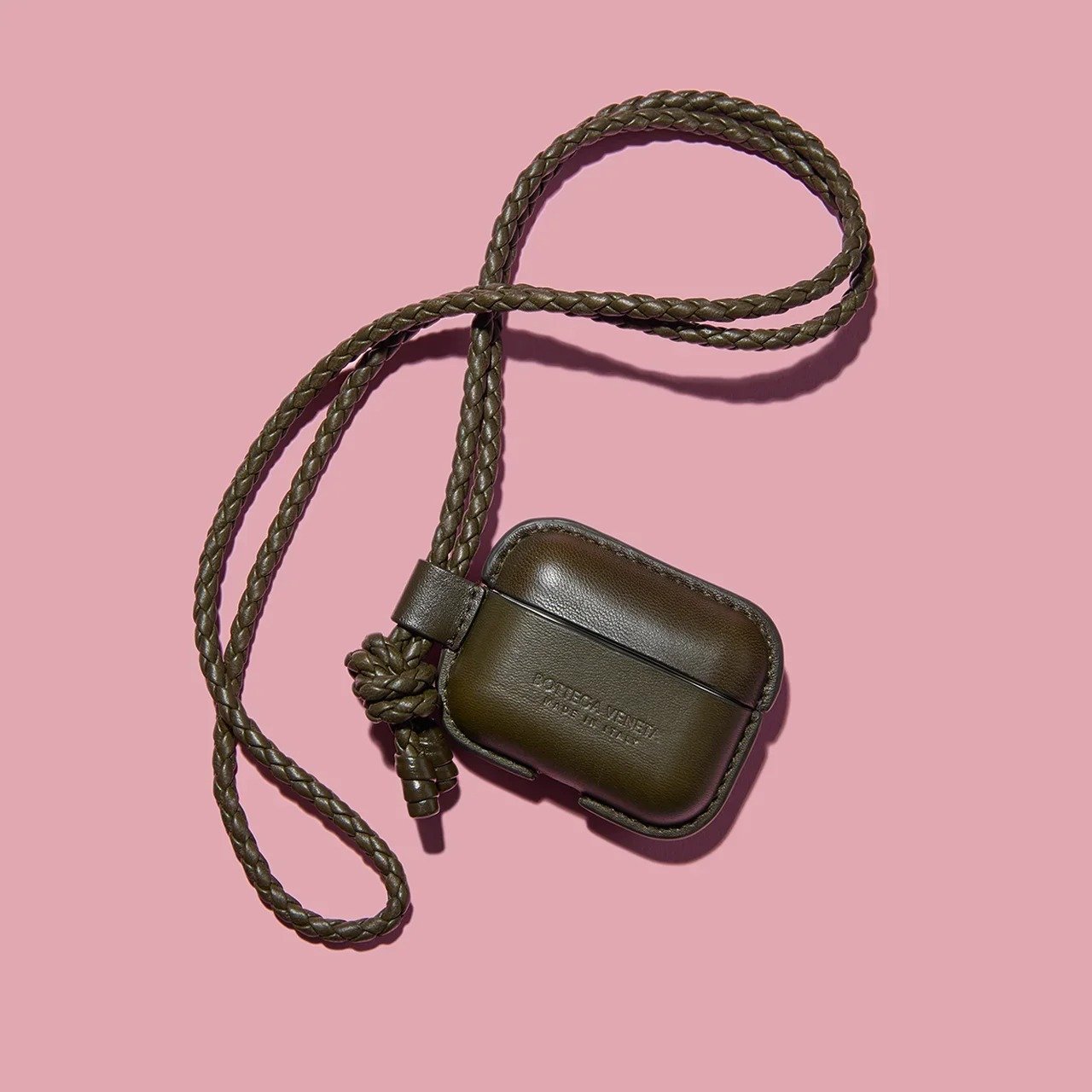 AirPods®」を格上げ】エルメス、ボッテガ・ヴェネタ。人気ハイブランド