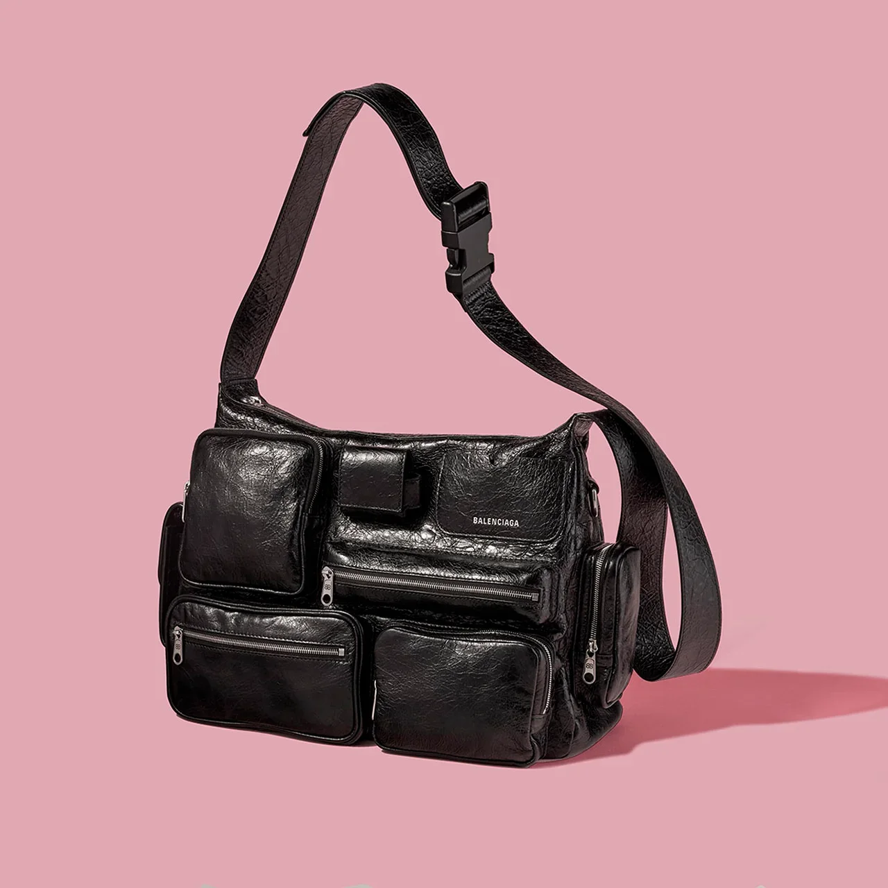 バレンシアガ新作バッグ】ビジネスで使えるトートから、手ぶら派のため