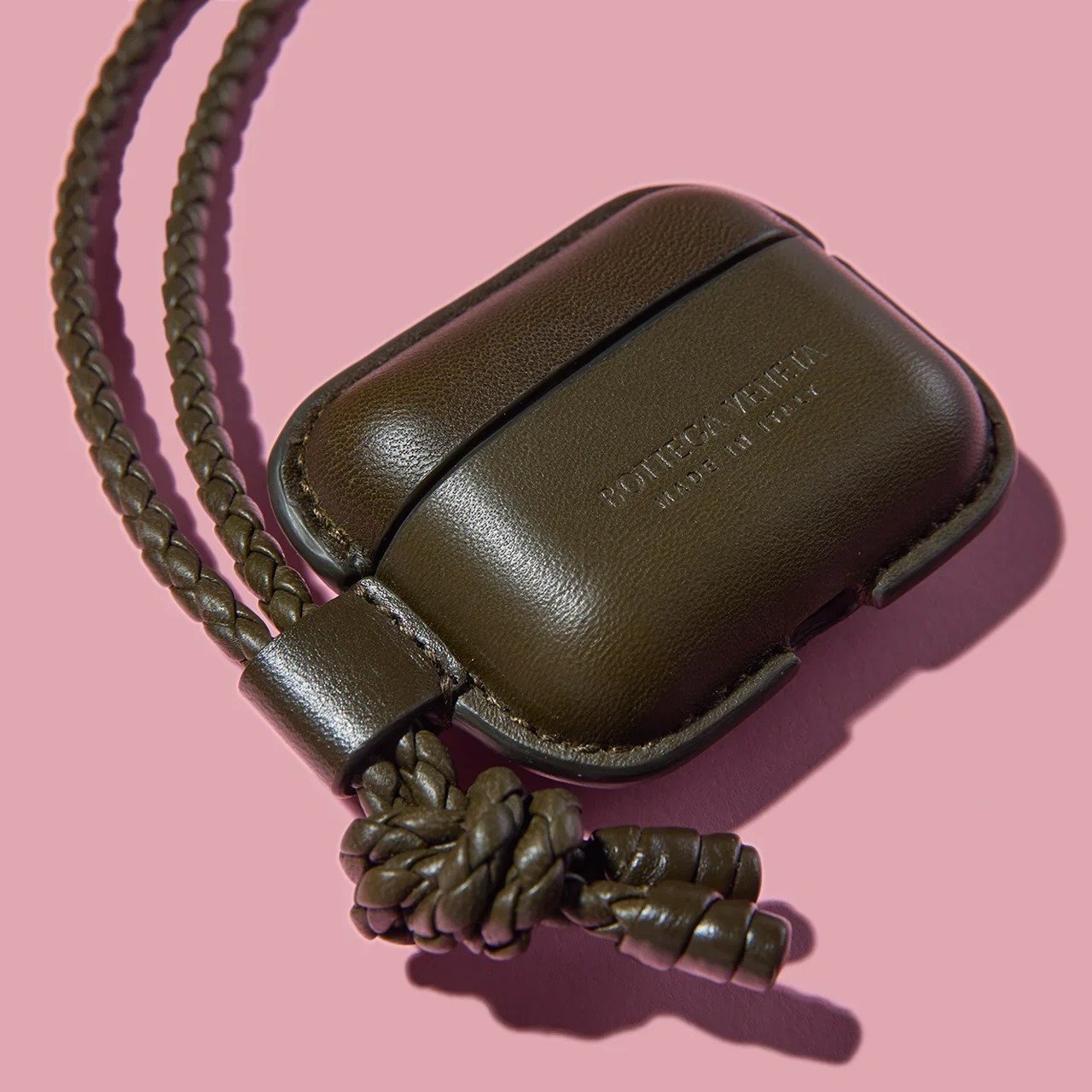 AirPods®」を格上げ】エルメス、ボッテガ・ヴェネタ。人気ハイブランド