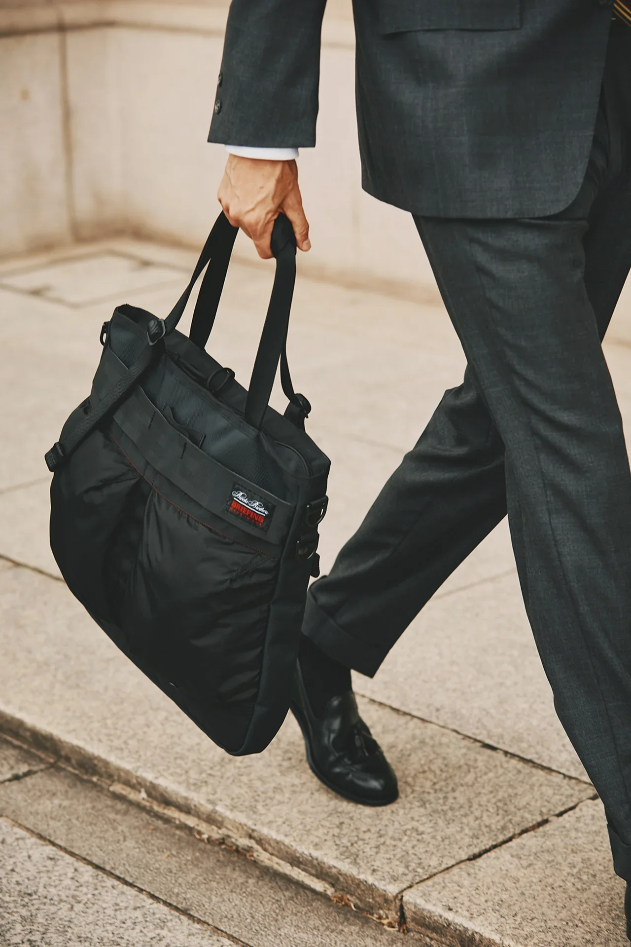 大人が選ぶべき黒バッグ3選】ポーター×マーガレット・ハウエル