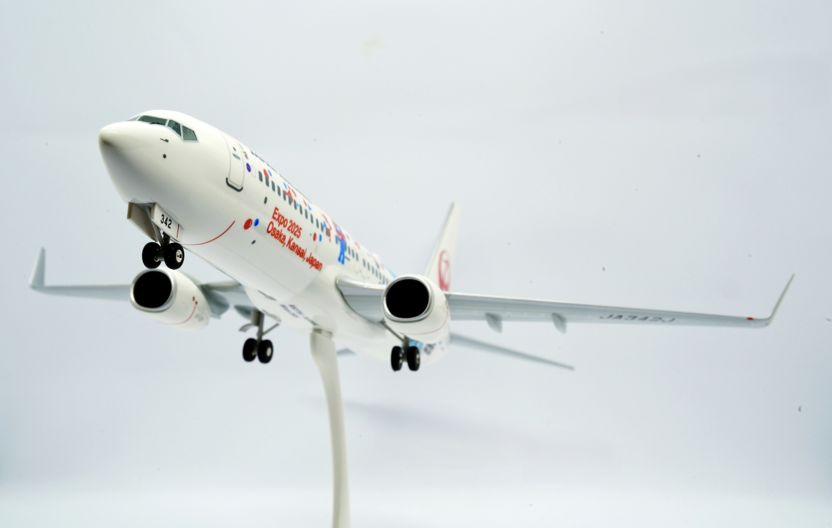 1/130 Boeing 737-800 (JA343J) Japan Airlines (JAL) X Gundam 2025