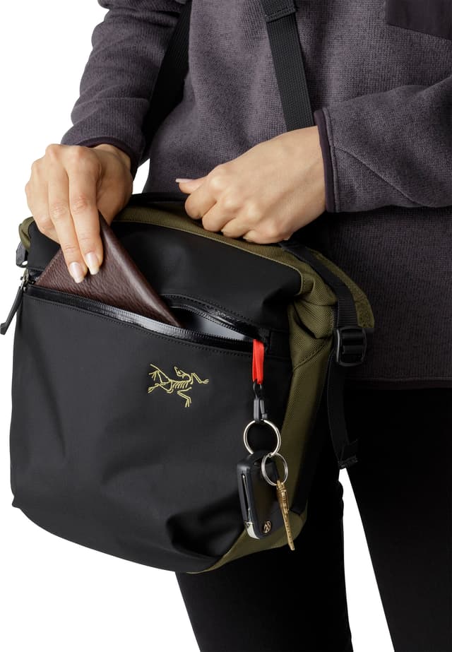 Arc'teryx Arro 8 Shoulder Bag | Altitude Sports