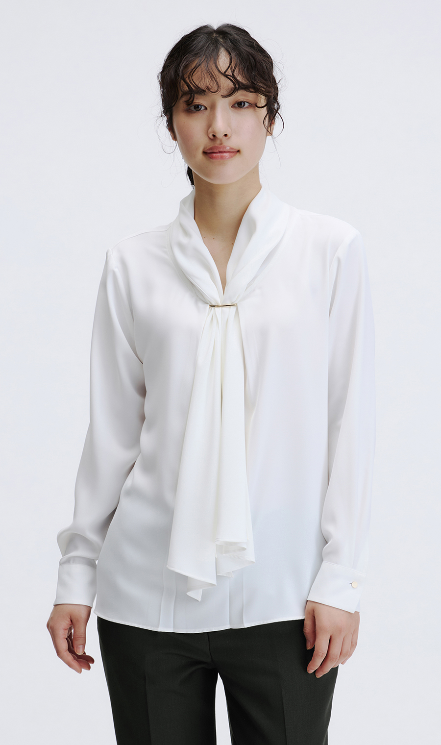 アクセサリー付きフレアボウタイブラウス【長袖】 (HBL25113-10