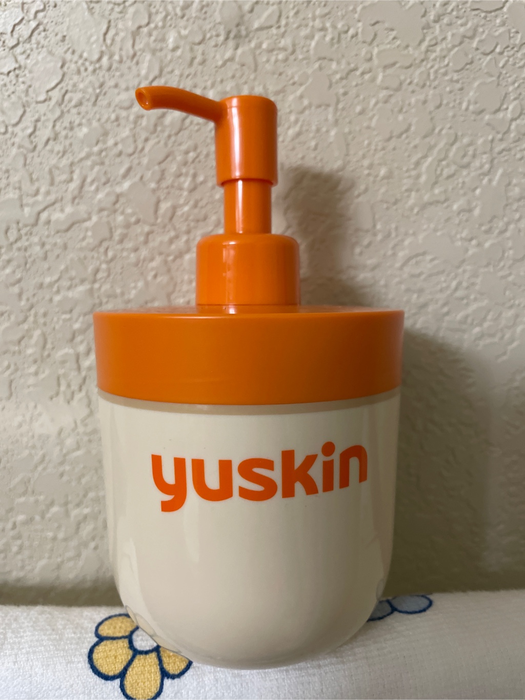 YUSKIN Vitamin Hand Cream 180g - Weee!