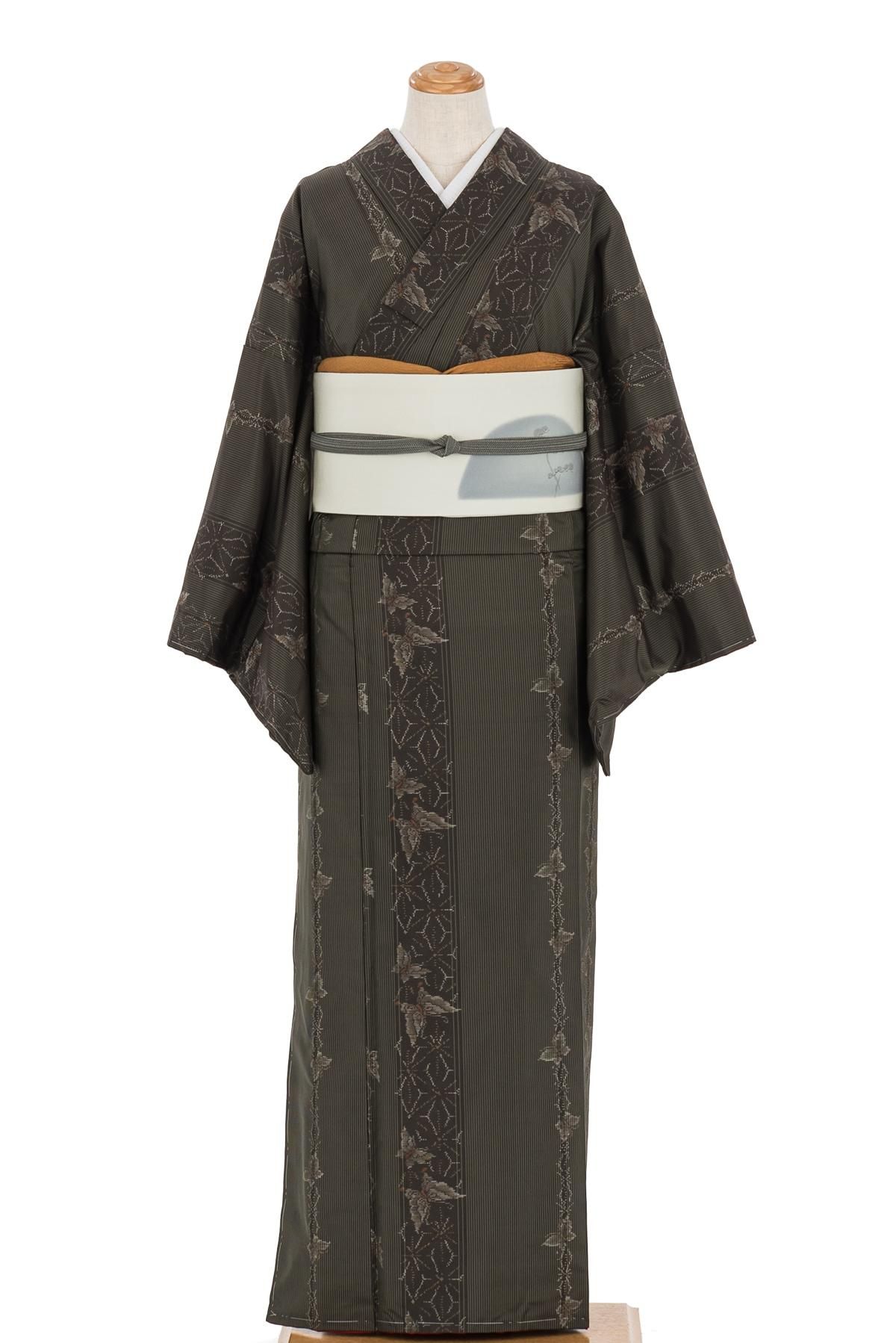 大島紬 草木染め 麻の葉縞に蝶 裄長 - からん::アンティーク着物