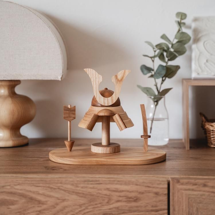木製兜セット Wooden Kabuto set 忍緒付き - コンパクトな卓上タイプの