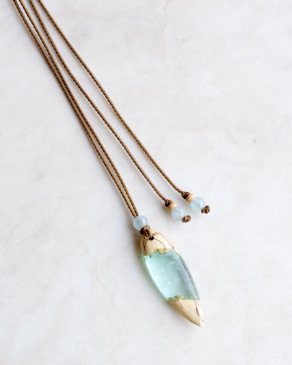 ウッドレジンネックレス（Calm） | ペンダント - 天然石＋マクラメ