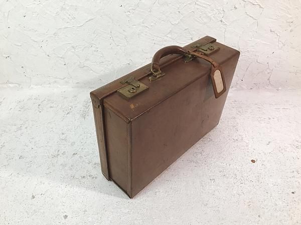 革のトランク（鍵付き） - ブルーパロット京都｜アンティーク家具