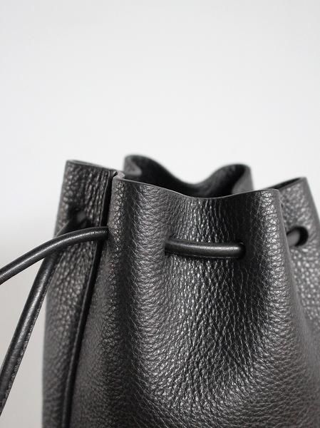 Aeta HAND POUCH (PG41) (PEBBLE GRAIN COLLECTION)