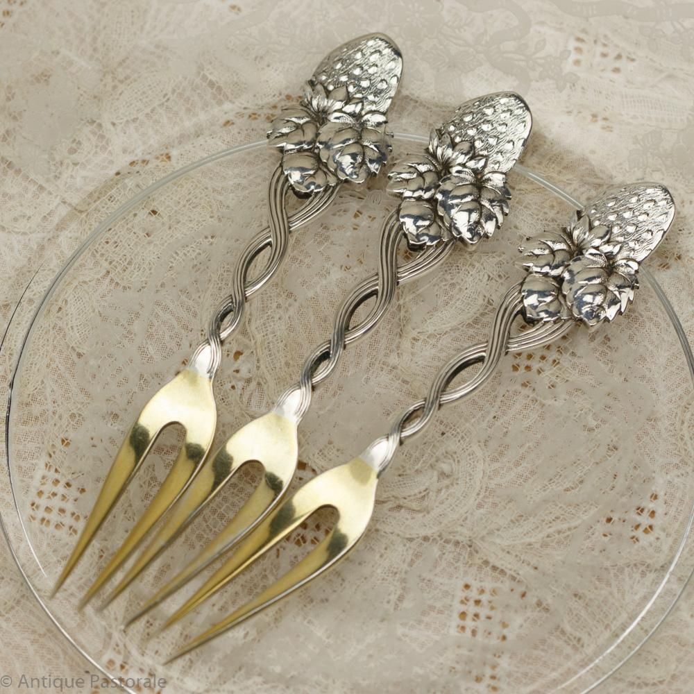 ティファニー 可愛いイチゴの銀製のフォーク ヴェルメイユ仕様 1900