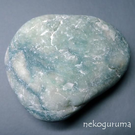 糸魚川ひすい極上海石 67g 翡翠 鉱物標本 コン沢 水石 根付 糸魚川翡翠