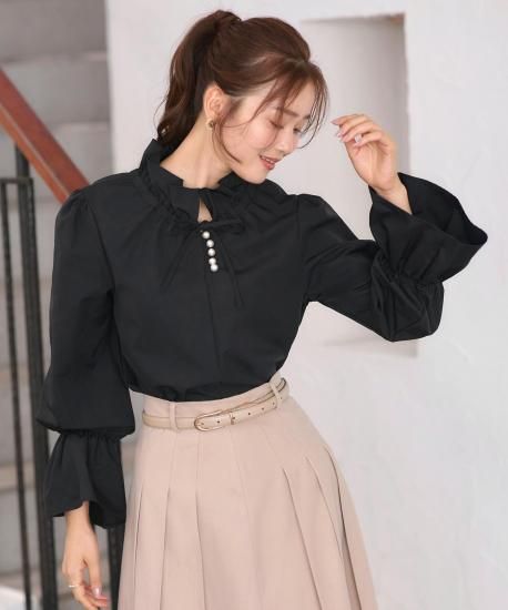 洗える】パールボタンフリルブラウス「T1591」