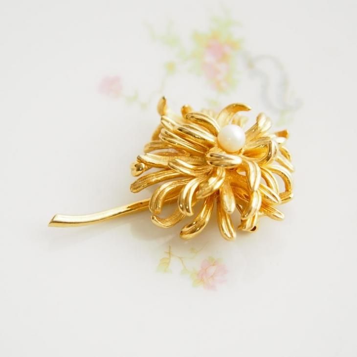 Boucher ブーシェ ゴールドトーン パール クリサンセマム（キク