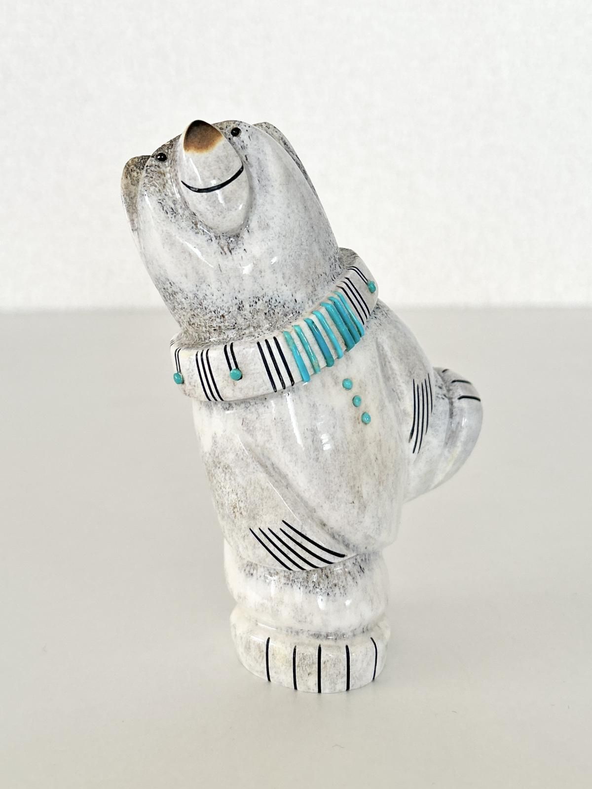 ズニ族 くまフェティッシュ（鹿の角） - インディアンジュエリー専門店