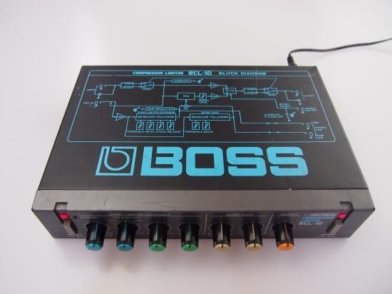 BOSS RCL-10 - Geek IN Box
