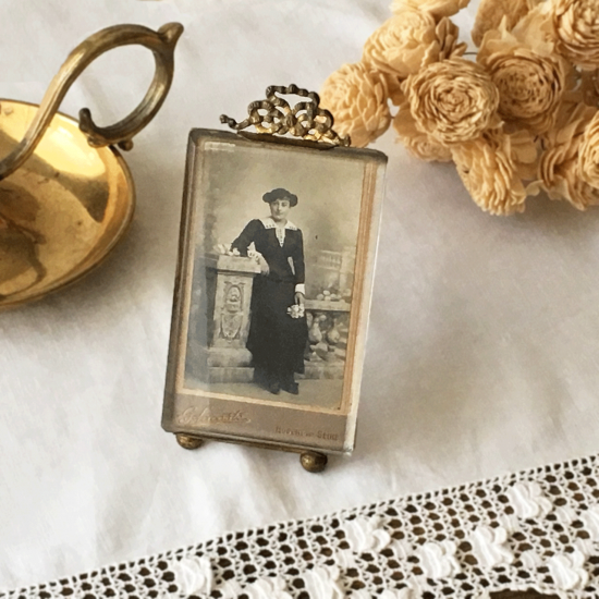 フランスアンティークメタルフレームロココリボン装飾＆ローズクロモス