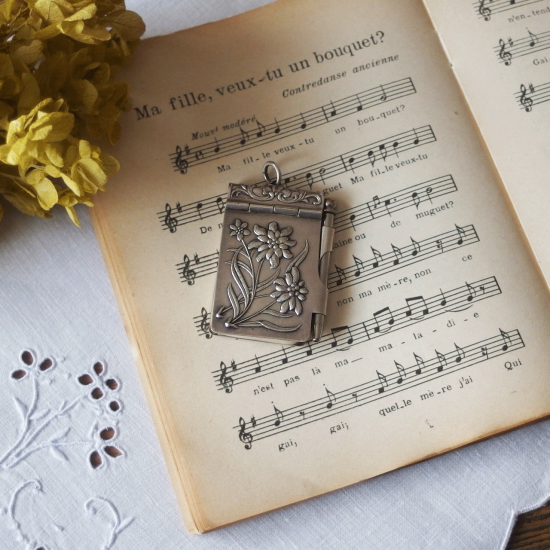 フランスアンティーク | エーデルワイスのカルネドバル（舞踏会用の