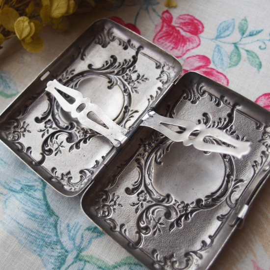フランスアンティーク | お花とロカイユ シガレットケース シルバー