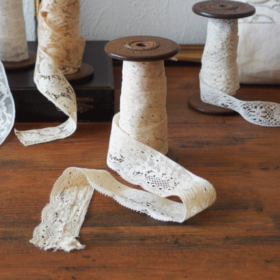 アンティークレース | ボビンレースとスプール（糸巻き）のセット（2