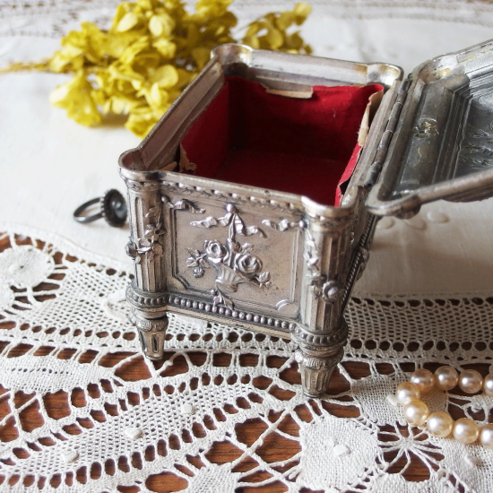 アンティーク ジュエリーボックス | フランス シルバープレート リボン