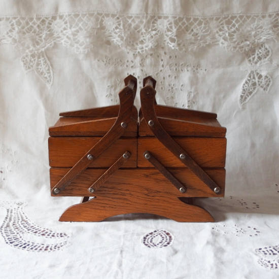 ソーイングボックス アンティーク | フランスアンティーク 脚付き