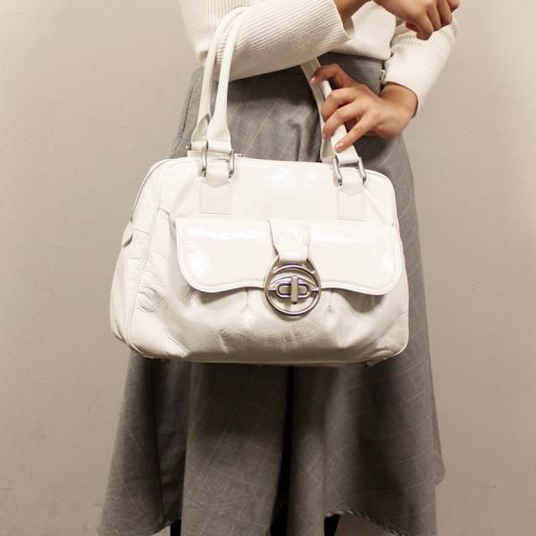 AVENUE STORY】ソフトエナメル(シェブロン加工)被せ付ボストンバック