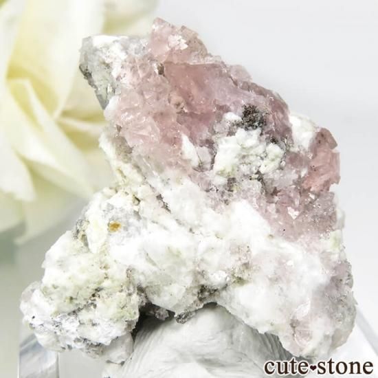 フランス モンブラン産 ピンクフローライトの母岩付き結晶（原石） 7.7