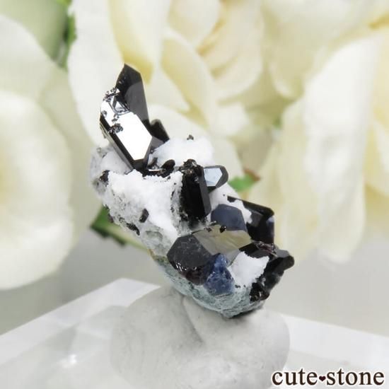 カリフォルニア産 ベニトアイト＆ネプチュナイトの母岩付き結晶（原石