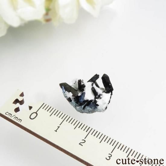 カリフォルニア産 ベニトアイト＆ネプチュナイトの母岩付き結晶（原石