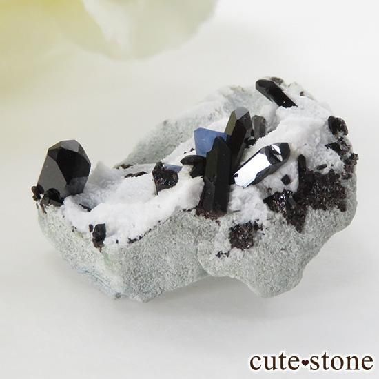 カリフォルニア産 ベニトアイト＆ネプチュナイトの母岩付き結晶（原石