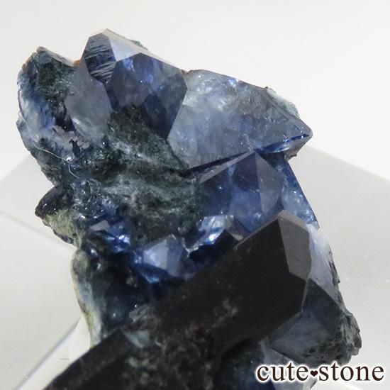 カリフォルニア産 ベニトアイト＆ネプチュナイトの母岩付き結晶（原石