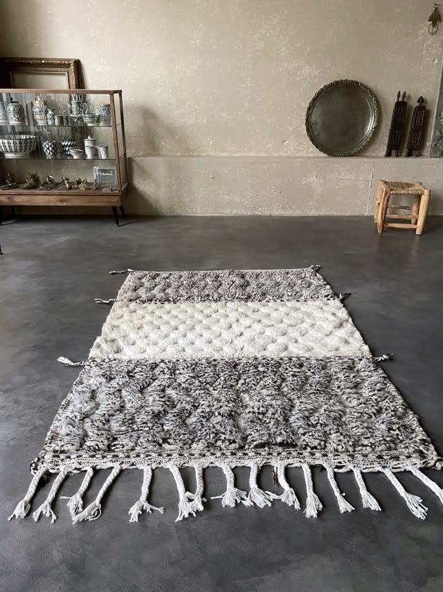 モロッコラグ「ザナフィZANAFIモノトーンRZB8」ブジャァッド産