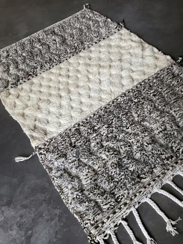 モロッコラグ「ザナフィZANAFIモノトーンRZB8」ブジャァッド産