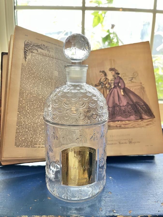 ゲランの香水瓶 金色ラベル - アンティークとテディベアの店 Parade