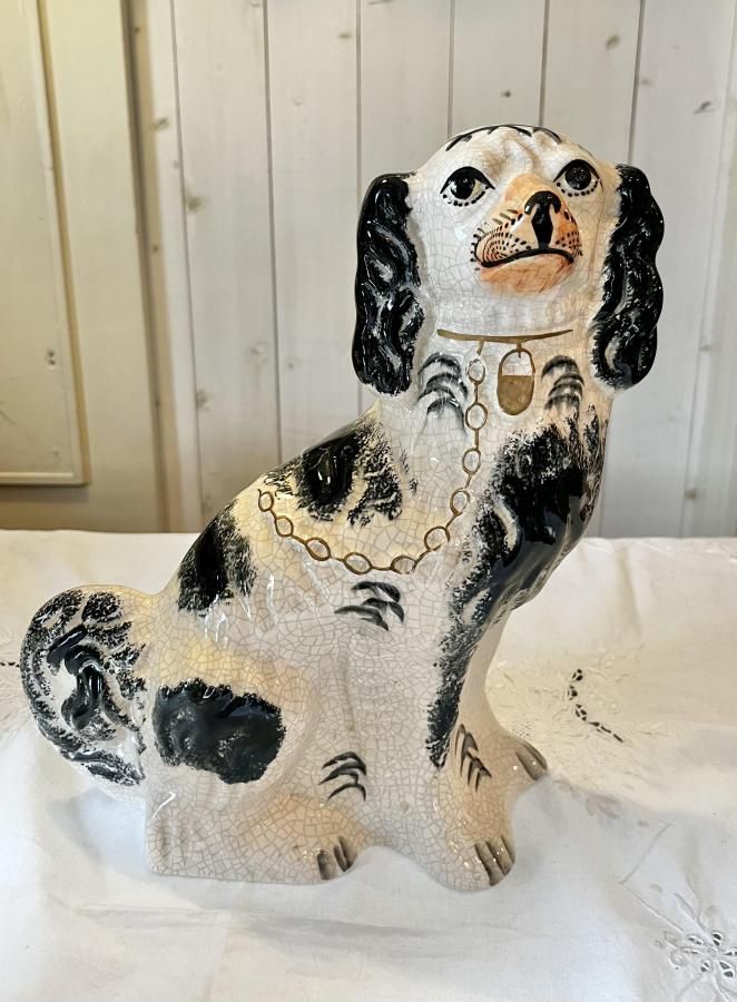 スタッフォードシャードッグ 犬の置物 黒 - アンティークとテディベア