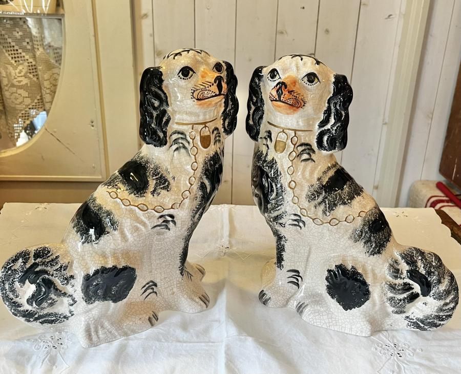 スタッフォードシャードッグ 犬の置物 黒 - アンティークとテディベア