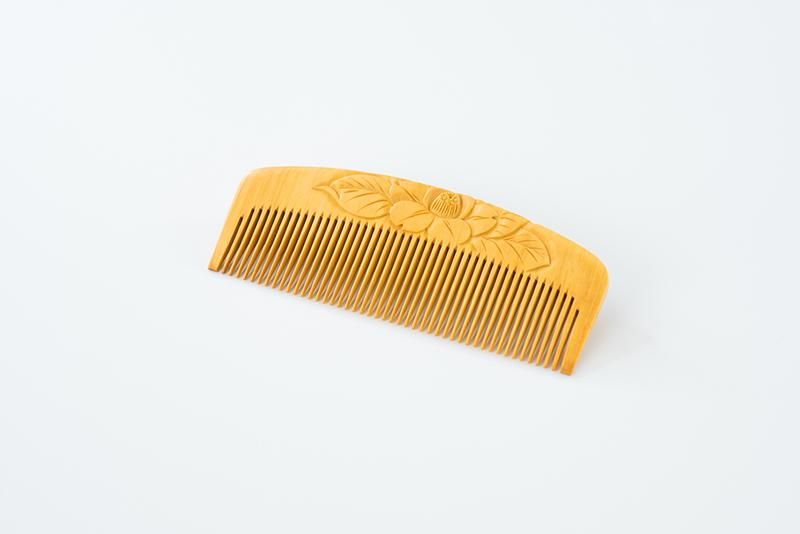 解櫛 彫（ケース付） つばき - 薩摩つげ櫛～喜多つげ製作所