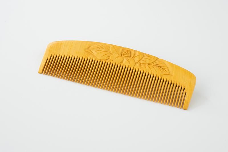 解櫛 彫（ケース付） つばき - 薩摩つげ櫛～喜多つげ製作所